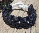 Handtied Para cord Survival Bracelet made White and Black Unique Gift Dad Sports Fan Brother Father's Day Fishing Camping Hunting Climbing